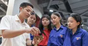 Người trẻ chạm vào ký ức chiến tranh qua kỷ vật và lời kể nhân chứng