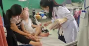 Nguy cơ 'dịch chồng dịch' sốt xuất huyết, tay chân miệng, não mô cầu tại TP.HCM