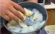 Nguy hiểm khi ăn nộm sứa tươi tự chế: Sốc phản vệ suýt chết
