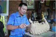 Nhà điêu khắc Triệu Tiến Công khát vọng phục hồi làng gốm Minh Xương