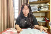 Niềm vui đến 3 lần của nữ sinh lọt top thủ khoa toàn quốc