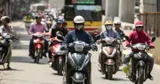 Nắng nóng bao phủ miền Bắc, chiều tối mưa to cục bộ