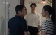 NSƯT Chí Trung đuổi 'tổng tài' Sơn khỏi nhà trong phim Dưới ô cửa sáng đèn