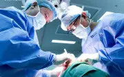 Nốt cộm trong miệng tưởng vô hại, 1 năm sau thành ung thư giai đoạn II