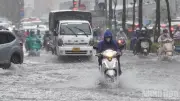 Áp thấp nhiệt đới gây mưa lớn Bắc Bộ từ đêm 1/7, cảnh báo lốc sét