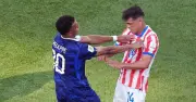 Paraguay phạm lỗi liên tục nhưng không nhận thẻ vàng nào ở trận thua Pháp