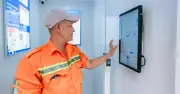 Phố đi bộ Nguyễn Huệ lần đầu có Trạm Công dân số với ki ốt sức khỏe miễn phí
