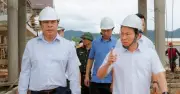 Phó Thủ tướng Lê Tiến Châu kiểm tra trường vùng biển, thăm gia đình chính sách