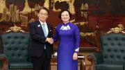 Phó Thủ tướng tiếp Thống đốc Aichi và Chủ tịch CP Group; kiểm tra trường học biên giới