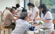 Phường Hoàng Liệt khám sức khỏe, tặng quà tri ân người có công dịp 27/7