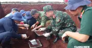 Phát hiện 2 bức ảnh trong hầm mộ liệt sĩ ở Minh Đức, Đồng Nai