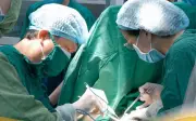 Phát hiện ung thư vú ngay trên bàn mổ dù sinh thiết lành tính