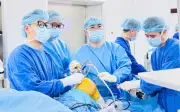 Phẫu thuật nội soi tái tạo dây chằng giúp người bệnh lấy lại bước đi vững vàng