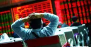 PNJ, MWG giảm sàn, VN-Index rớt dưới 1.700 điểm