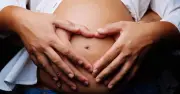 Quan hệ khi mang thai 3 tháng đầu có gây sảy thai?