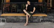 Rapper Thỏ bỏ việc lương 20 triệu, sáng bán cafe tối đi hát