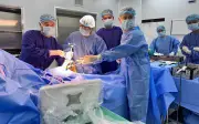 Robot CORI giúp bệnh nhân biến dạng trục chi đi lại sau 2 tuần