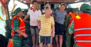 Sà lan chở vật liệu ra đảo Hòn Khoai bị sóng đánh chìm, 4 thuyền viên được cứu