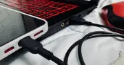 Sạc điện thoại từ laptop: an toàn nhưng tốc độ chậm đáng kể