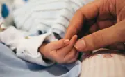 Sản phụ Ấn Độ sinh bốn con trên xe ba bánh, cả bé tử vong