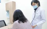 Sốt cao ho kéo dài 3 tuần, người phụ nữ 69 tuổi phát hiện ung thư hạch