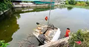 Ô tô lao xuống ao, một người đàn ông tử vong tại Hà Nội