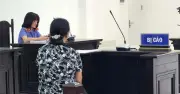 Tòa trả hồ sơ vụ cào xước xe Mercedes vì đỗ chắn cửa nhà dân