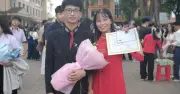 Thủ khoa A00 30 điểm: Bí quyết từ thói quen 'note' lỗi sai và dùng AI