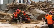 Thủ tướng yêu cầu quân đội, công an sẵn sàng hỗ trợ dân vùng lũ sơ tán