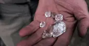 Thị trường kim cương Việt Nam lao đao: Hàng loạt cửa hàng đóng cửa vì khủng hoảng niềm tin