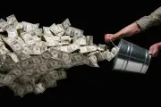 Thói quen chi tiêu nhỏ khiến bạn mất 5.000 USD mỗi năm