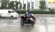 Thời tiết 21/7: Hà Nội mưa dông, miền Trung nắng nóng gay gắt trên 39 độ C