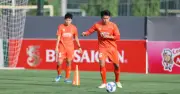 Thành Chung bị kiến ba khoang tấn công trước trận AFF Cup 2026