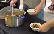 Thịt ba chỉ kho dưa chua gây sốt mạng xã hội, chị em thi nhau nấu