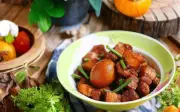 Thịt ba chỉ kho trứng vị cam: Cách nấu thơm ngon không ngấy