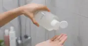 Thu hồi 2 lô sản phẩm tắm gội không đạt chất lượng từ kho bệnh viện