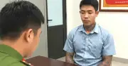 Tạm giữ kẻ dùng tuýp sắt đánh người rồi hỏi 'mày biết bố mày là thằng nào?'