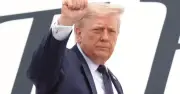 Tổng thống Mỹ Trump bất ngờ tuyên bố áp thuế 50% với Canada