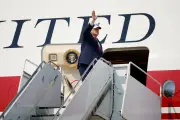 Tổng thống Trump bay chuyến đầu trên chuyên cơ Qatar tặng