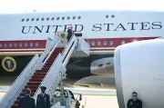 Tổng thống Trump lần đầu sử dụng chó cụ không lực một mới