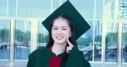 Từng trượt nguyện vọng 1 đại học, nữ sinh trở thành thủ khoa trúng tuyển 'Big 4'