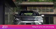Toyota Camry giảm 140 triệu, chỉ còn bản hybrid tại Việt Nam