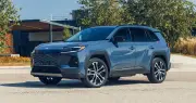 Toyota giữ nguyên kích thước RAV4 thế hệ mới, không chạy theo xu hướng SUV cỡ C