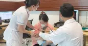 Trẻ dưới 6 tuổi được khám sức khỏe miễn phí mỗi năm, sàng lọc tự kỷ