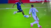 Tranh cãi pha bóng của Paredes với cầu thủ Cape Verde tại World Cup 2026