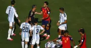Tranh cãi trọng tài Vincic hủy bàn thắng của Tây Ban Nha trước Argentina