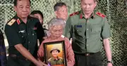 Trao di ảnh phục dựng liệt sĩ Huỳnh Văn Quên sau gần 60 năm chờ đợi