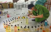 Triệt phá đường dây sản xuất nước hoa giả thương hiệu CHANEL, GUCCI, DIOR