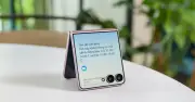 Trên tay Samsung Galaxy Z Flip8: mỏng nhẹ nhất, chip Exynos 2600, FlexWindow 4,1 inch