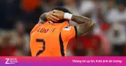 Trùng hợp khó tin: Cha con Kluivert cùng sút hỏng luân lưu ngày 29/6